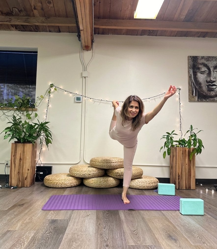 Azadeh — yoga class in studio